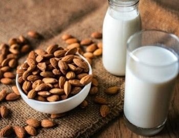 9 beneficios de la leche de almendras